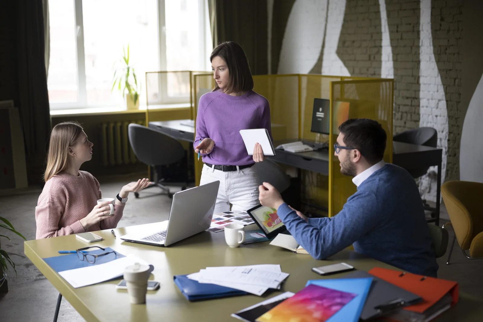 A marketing team of a digital marketing agency Alpharetta discussing about project.